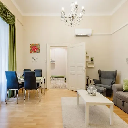 דירה Lantern Downtown With Aircon Basilica